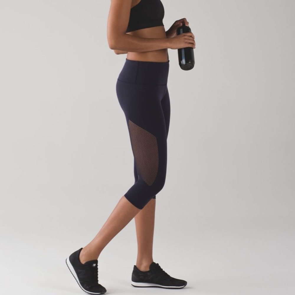 Lululemon Reveal Crop (15") in Midnight Navy